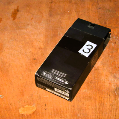 Náhled článku mobil: Zloděje na Litoměřicku usvědčily otisky prstů, v garáži sebral i desítky sběratelských brýlí