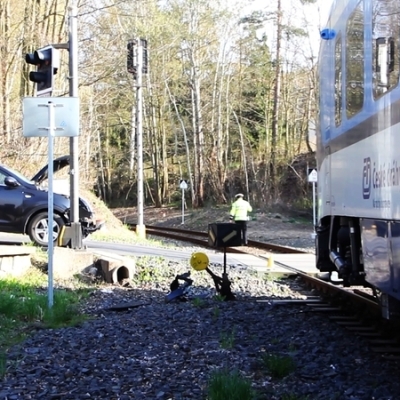 Náhled článku mobil: Tragédií na přejezdech přibývá. Nový trenažér učí řidiče, jak přežít srážku s vlakem