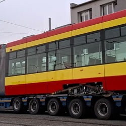 Náhled článku mobil: Modernizace dopravy mezi Mostem a Litvínovem pokračuje: Do depa dorazila čtvrtá tramvaj EVO2