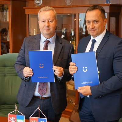 Náhled článku mobil: Umělá inteligence má změnit výuku na 51 školách. Ústecký kraj spojil síly s Karlovarskem