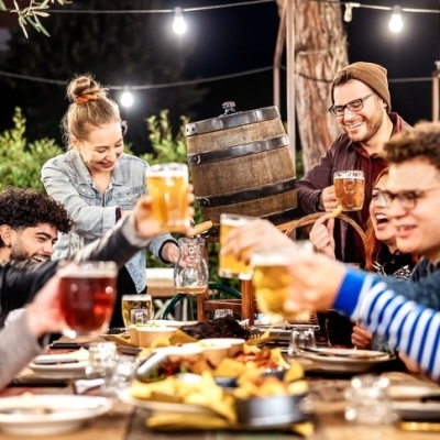 Náhled článku mobil: Tohle v běžném bistru nezažijete. Do Holešovic míří pastrami elita