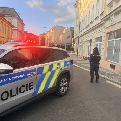 Náhled článku mobil: Policie v Chomutově zadržela muže s dlouhou zbraní