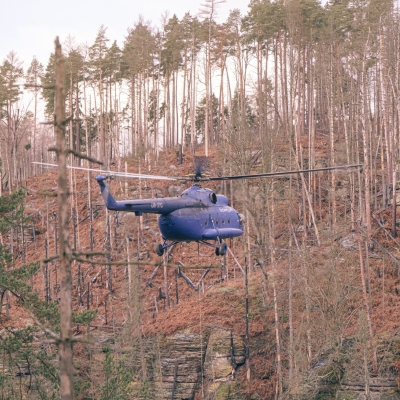 Náhled článku mobil: Protipovodňové opatření v Divoké soutěsce: vrtulník odstranil desítky tun dřeva z koryta Kamenice