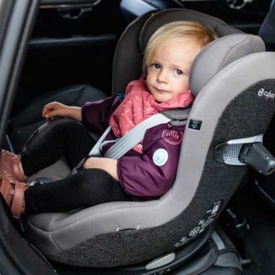 Náhled článku mobil: Desítky tisíc rodičů chybují. Tým silniční bezpečnosti ukazuje, jak se vyhnout největší chybě při zimním cestování s dětmi