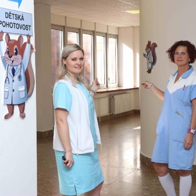 Náhled článku mobil: Veverka Lita provede malé pacienty nemocnicí: Studentka ze Štětí navrhla hravou navigaci pro pohotovost