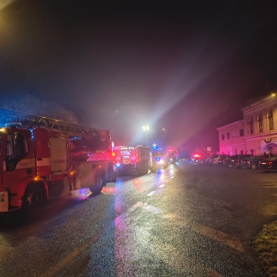 Náhled článku mobil: Noční požár v Hostomicích: Hasiči a policisté zachránili devět lidí, včetně dítěte