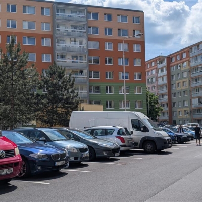 Náhled článku mobil: Most uvolňuje parkování pro obyvatele Liščího vrchu, zakáže parkování dodávek přes noc