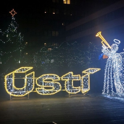Náhled článku mobil: Vánoční fotokoutky v centru Ústí nad Labem lákají na sváteční snímky