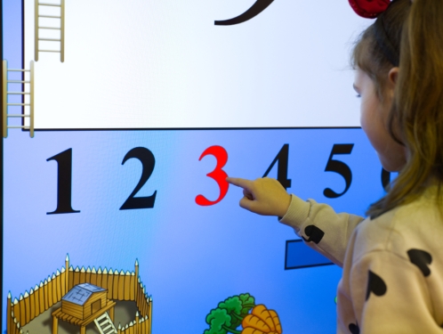 Moderní technologie v českých školách: Křídu a tabuli doplňují interaktivní panely