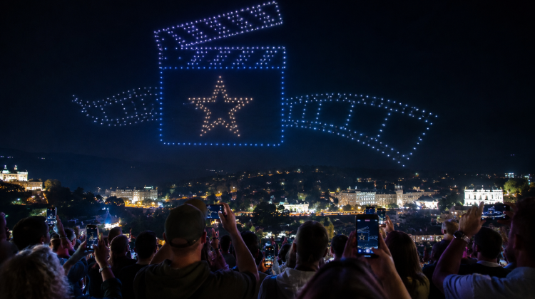 Náhled článku: Karlovy Vary letos bez ohňostroje. Festival zahájí největší dronová show v historii Česka a Slovenska