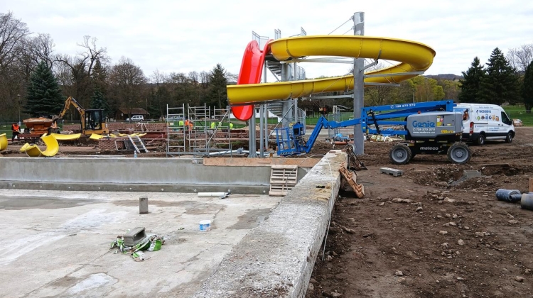 Náhled článku: Jirkovské koupaliště Červený Hrádek nabídne nové tobogány, cena vstupného zůstává stejná