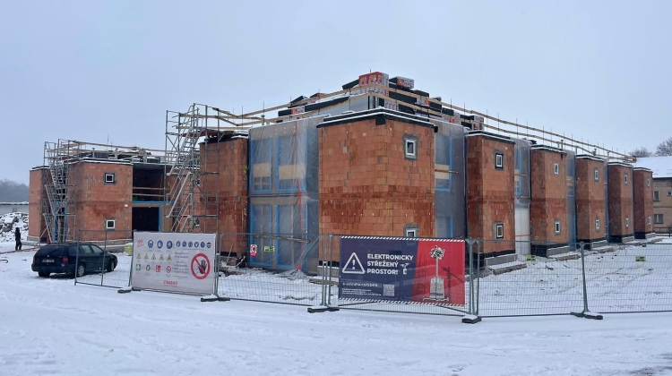 Náhled článku: Domovy pro seniory v České Kamenici dostávají fasádu. Stavba pokračuje hlavně uvnitř budov