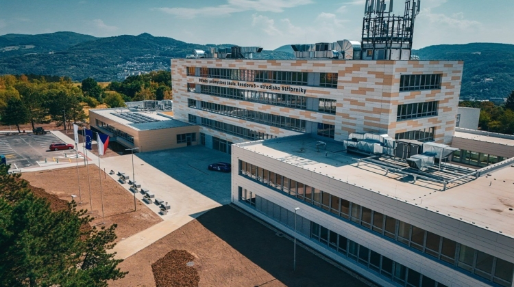 Náhled článku: Škola za více než 600 milionů je hotová. Na Stříbrníky se vrátilo 700 studentů do modernizovaného areálu