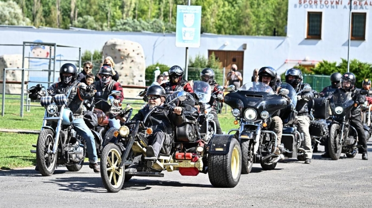 Náhled článku: Spojila je láska k motorkám a chuť pomáhat. Vyjížďka pro Matýska vynesla přes 65 tisíc korun