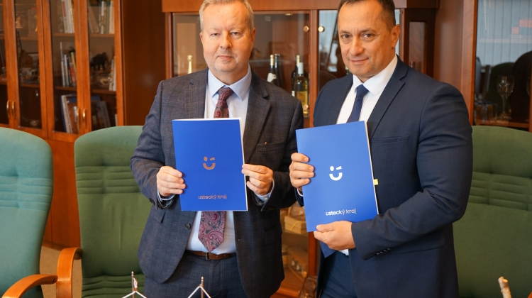 Náhled článku: Umělá inteligence má změnit výuku na 51 školách. Ústecký kraj spojil síly s Karlovarskem