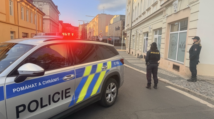 Náhled článku: Policie v Chomutově zadržela muže s dlouhou zbraní