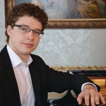 Šluknovský zámek rozezní klavírní virtuos Filip Hořínek