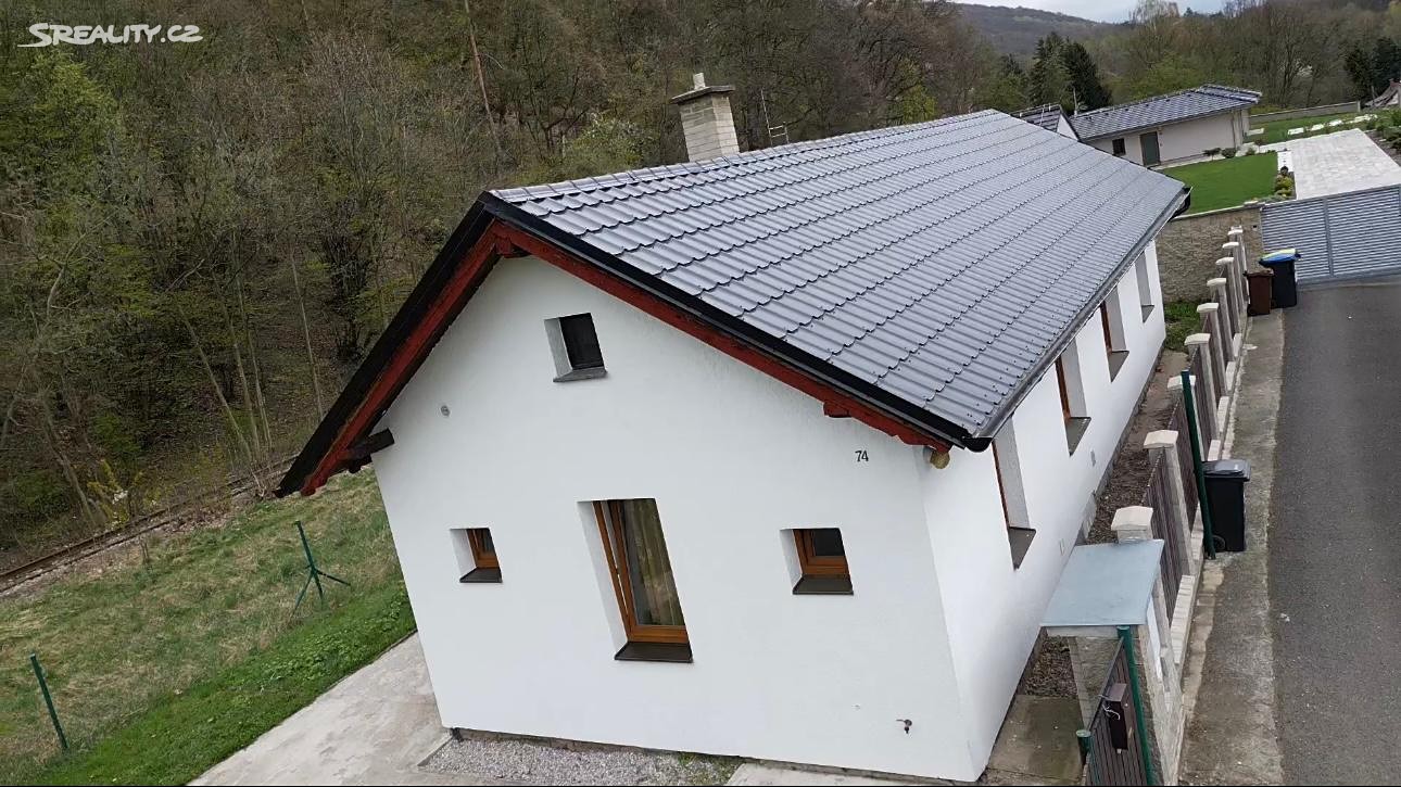 Rodinný dům na samotě v Krupce zaručí klidné bydlení s parádním výhledem a možností úprav podle vašich představ