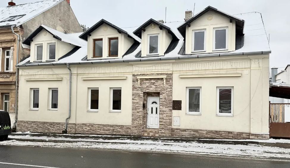 Prodej vícegeneračního domu v Dubí s dobrou dostupností