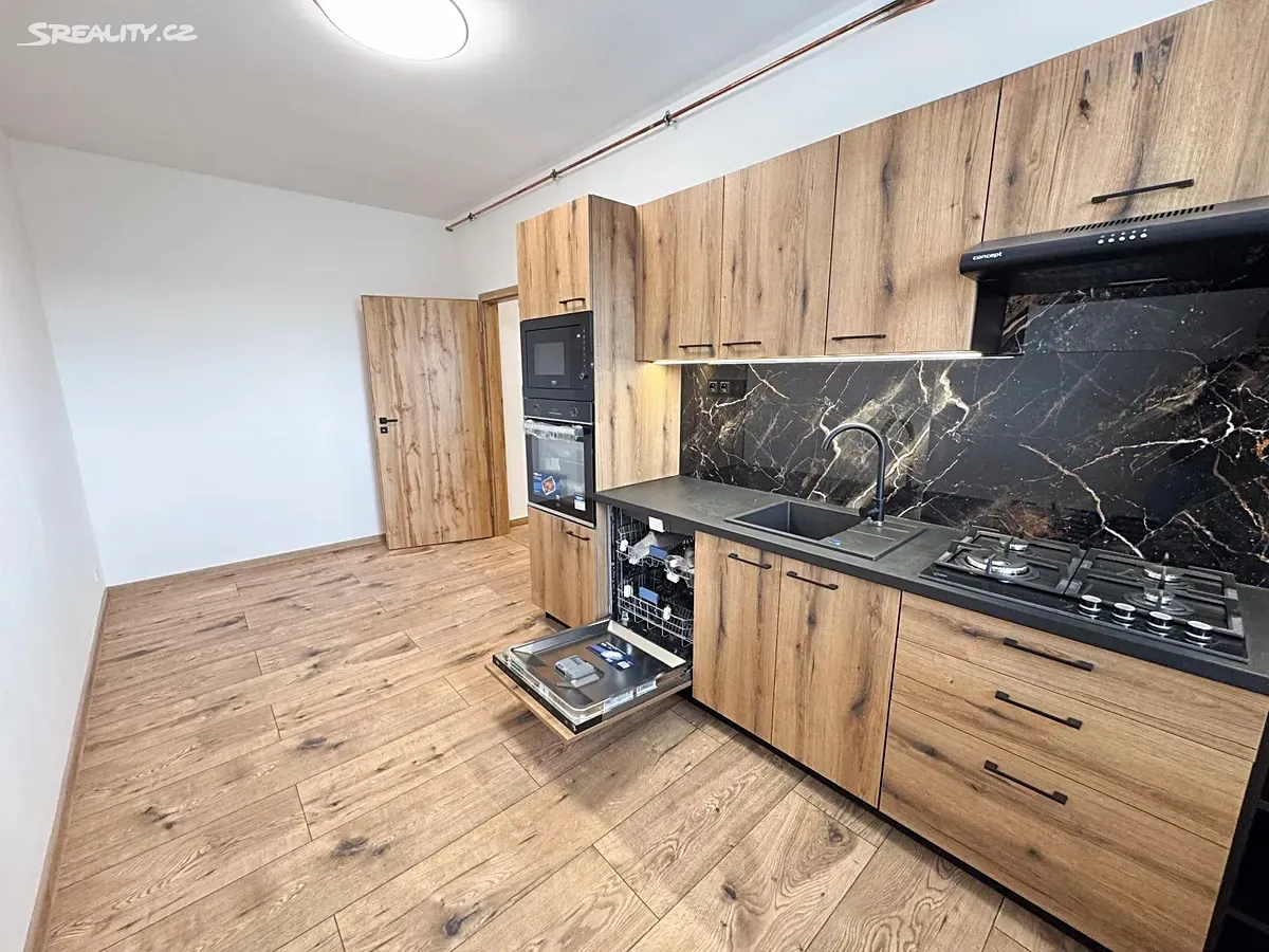 Moderní byt 3+1 s novou kuchyní a plynovým kotlem v Duchcově