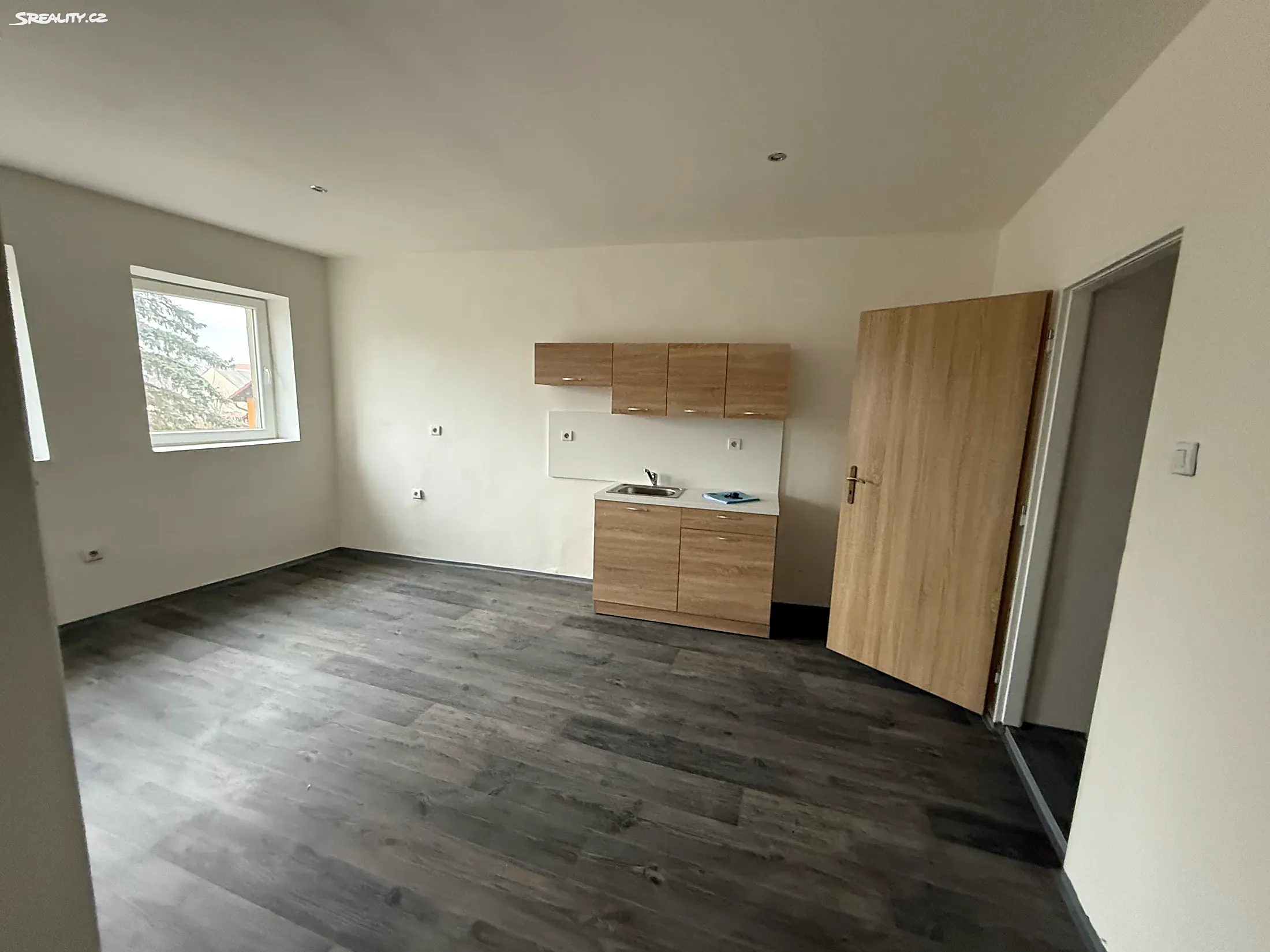 Byt 2+1 (49 m²) v Chabařovicích s dvorkem a dostupným nájmem