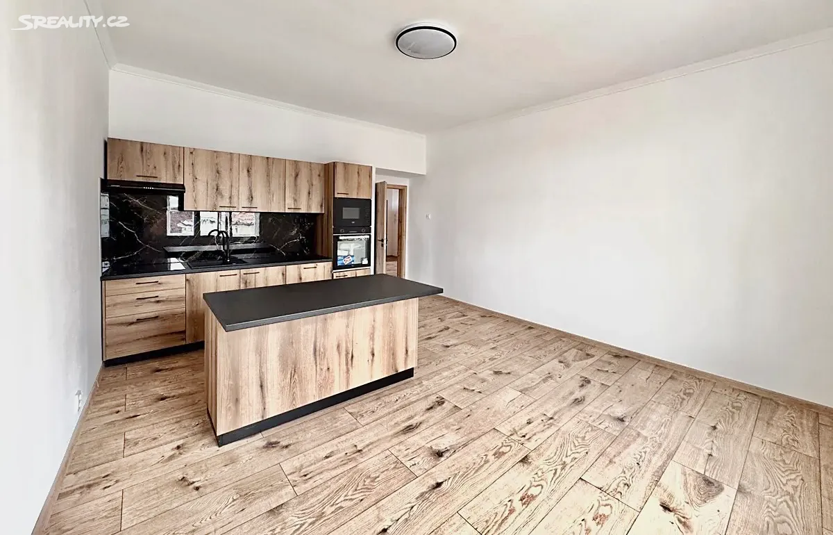 Velkorysý byt 3+1 v Duchcově: 110 m² prostoru po kompletní rekonstrukci